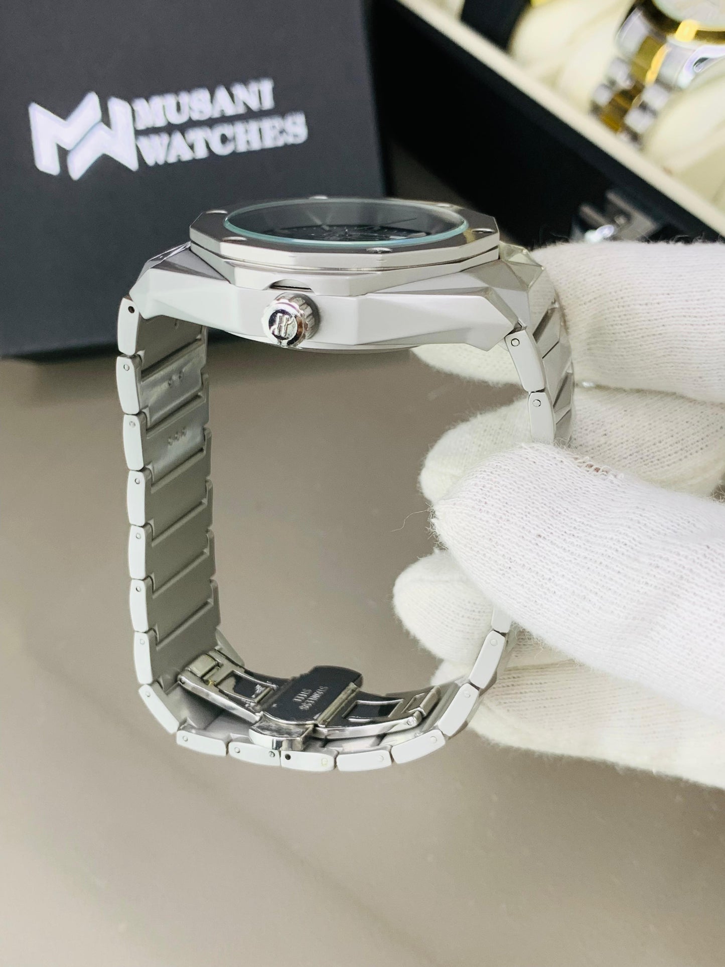 Diamond Cut Model | Engraved Chain (Silver Inner Black)