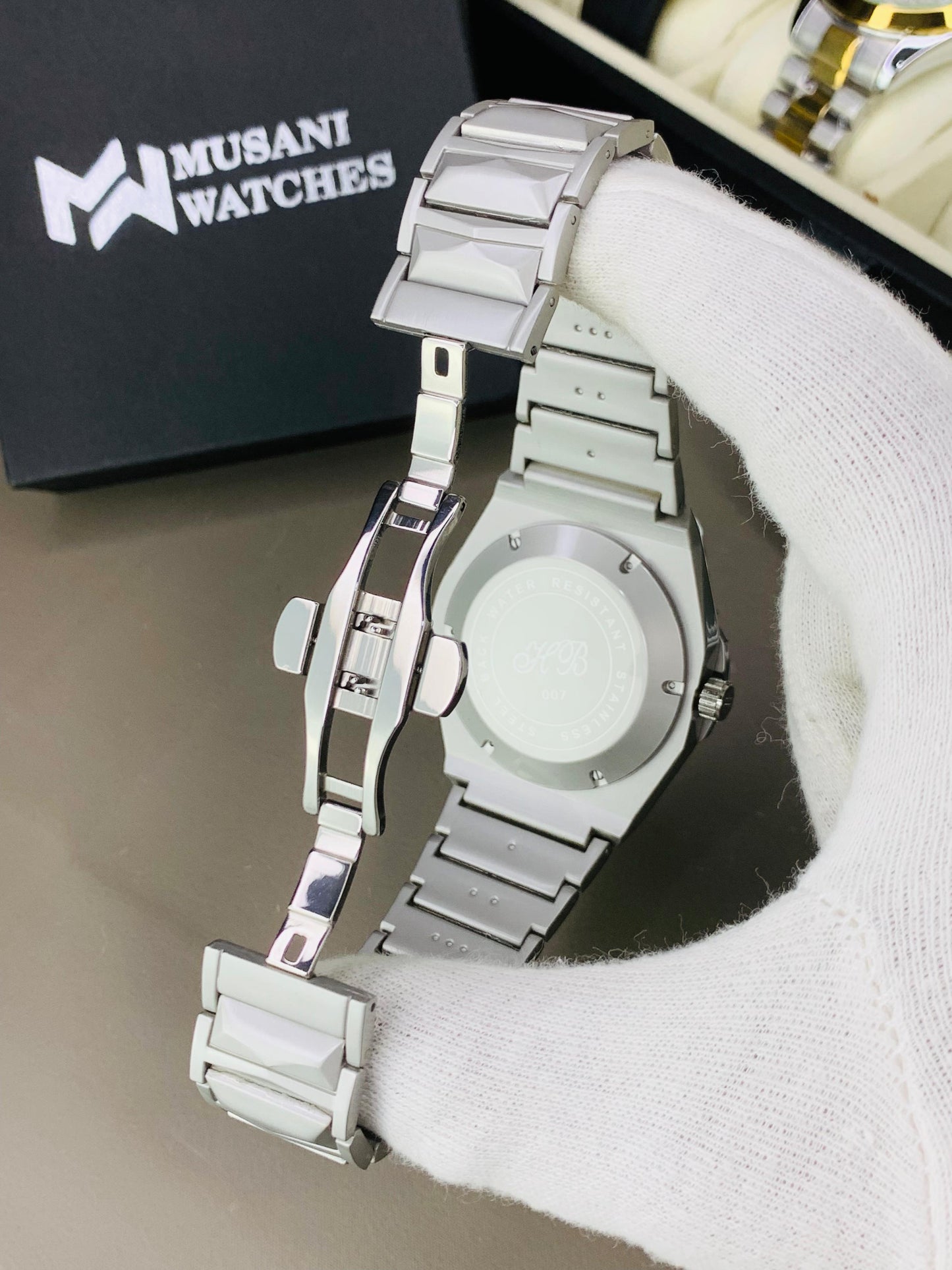 Diamond Cut Model | Engraved Chain (Silver Inner Black)