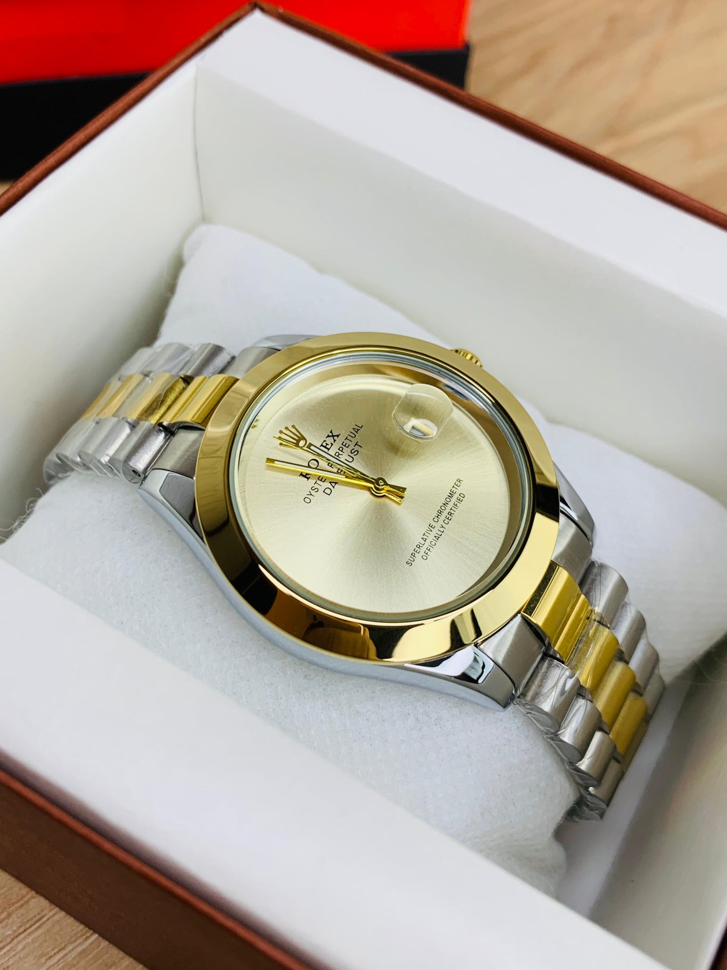 Plain Dial Model With Date (Gold)