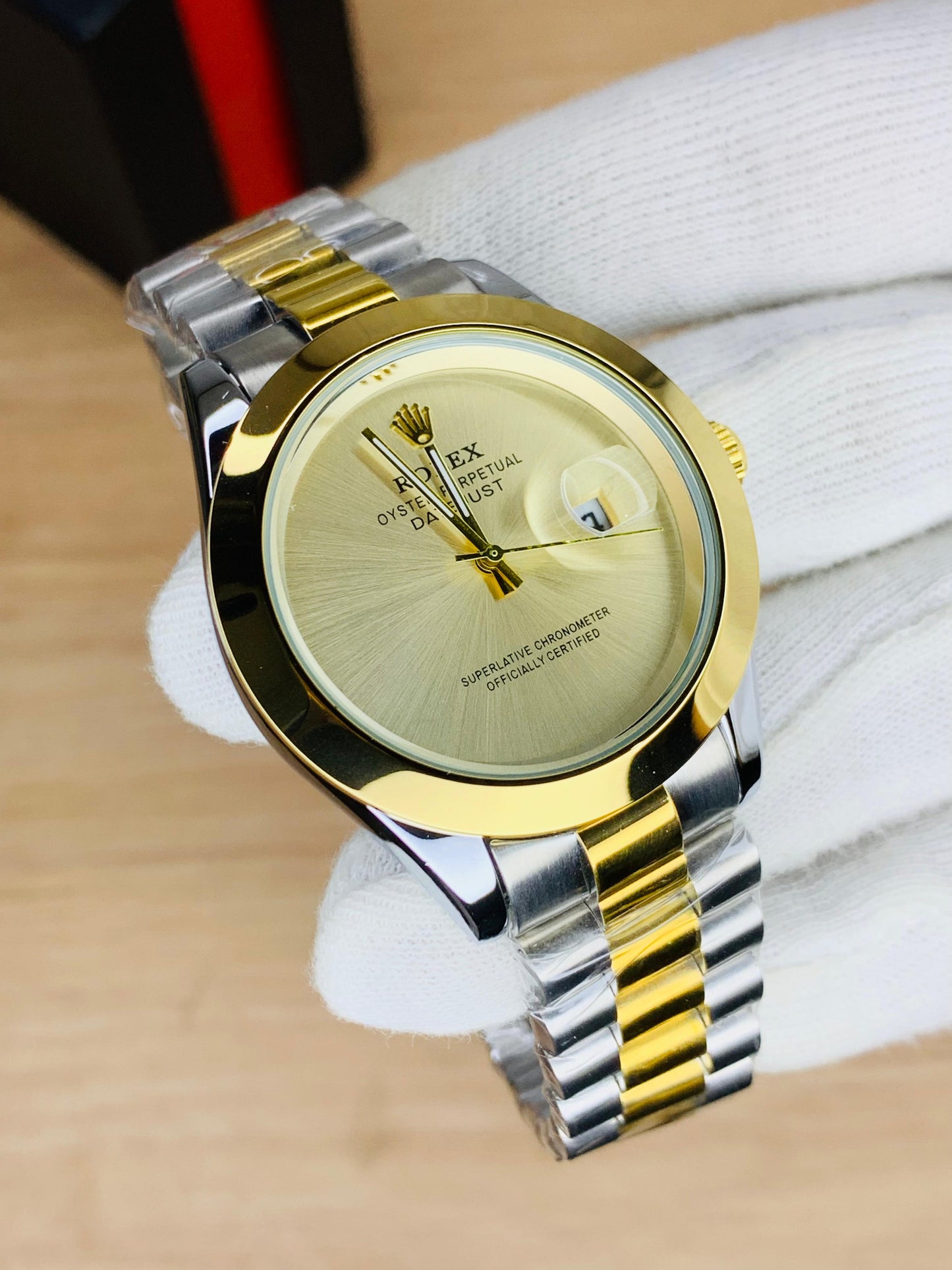 Plain Dial Model With Date (Gold)